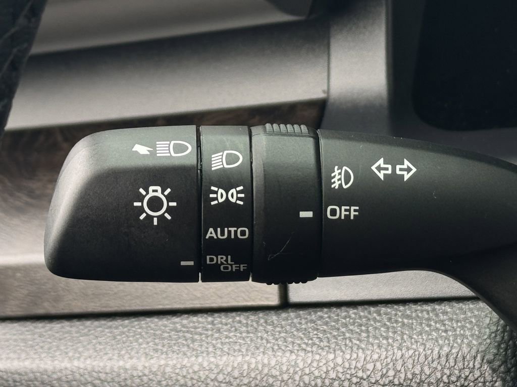 Used 2024 Toyota Tacoma Limited w/ Limited Package (LT) AWD/4WD image 22