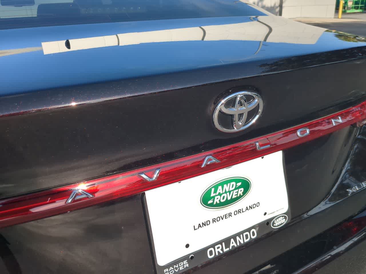 Used 2022 Toyota Avalon XLE w/ Moonroof Package FWD image 12