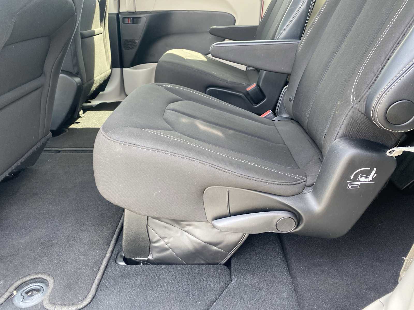 Used 2023 Chrysler Voyager LX image 24