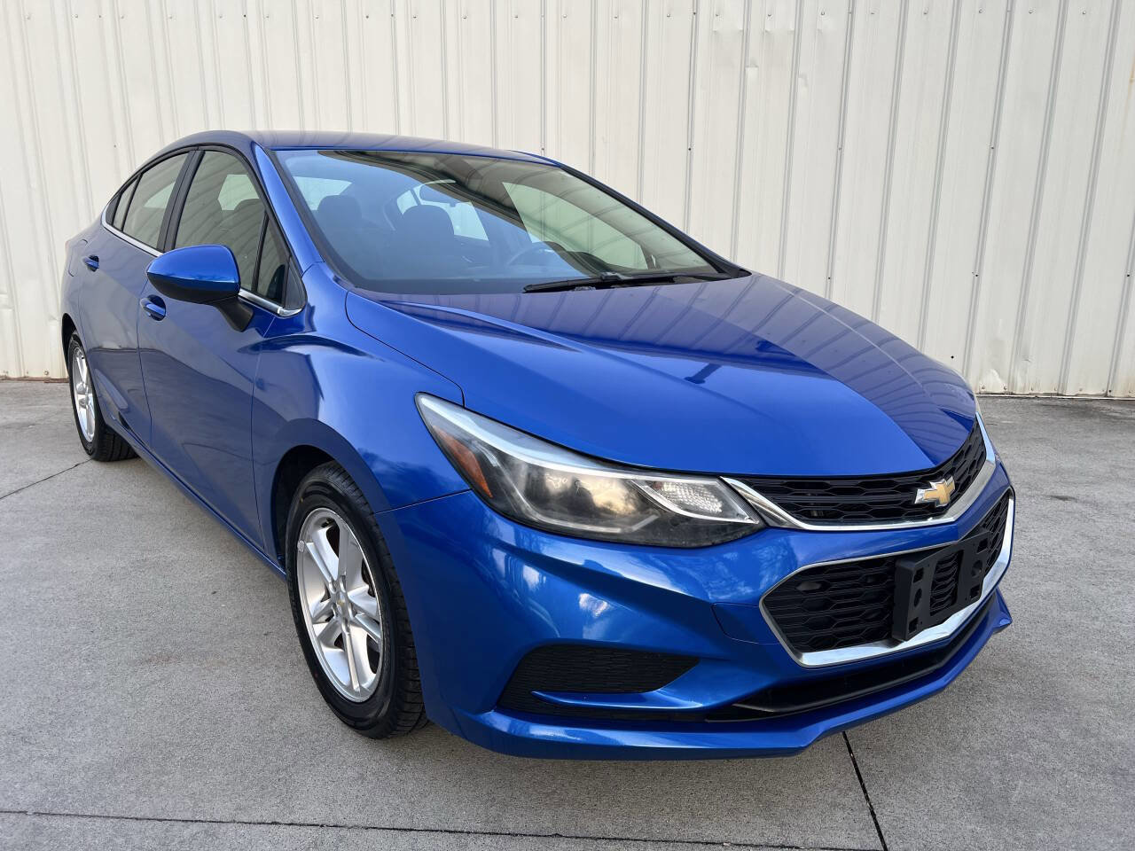 Used 2017 Chevrolet Cruze LT image 1