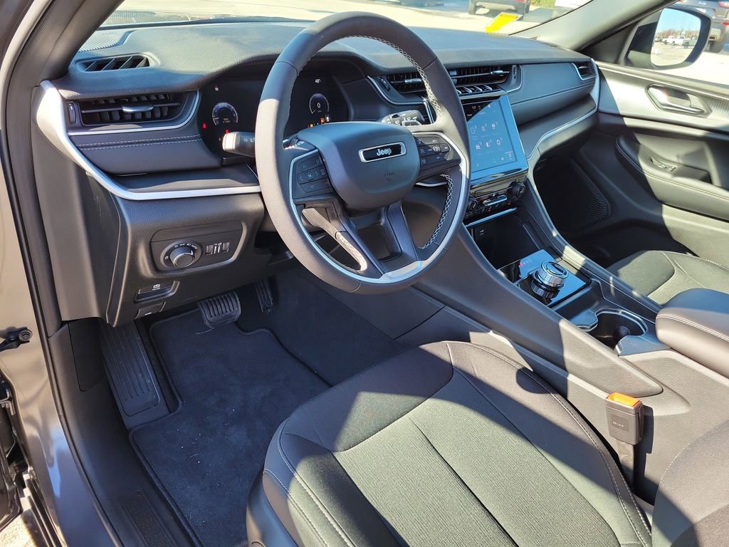 New 2025 Jeep Grand Cherokee L Limited w/ Black Appearance Package image 19