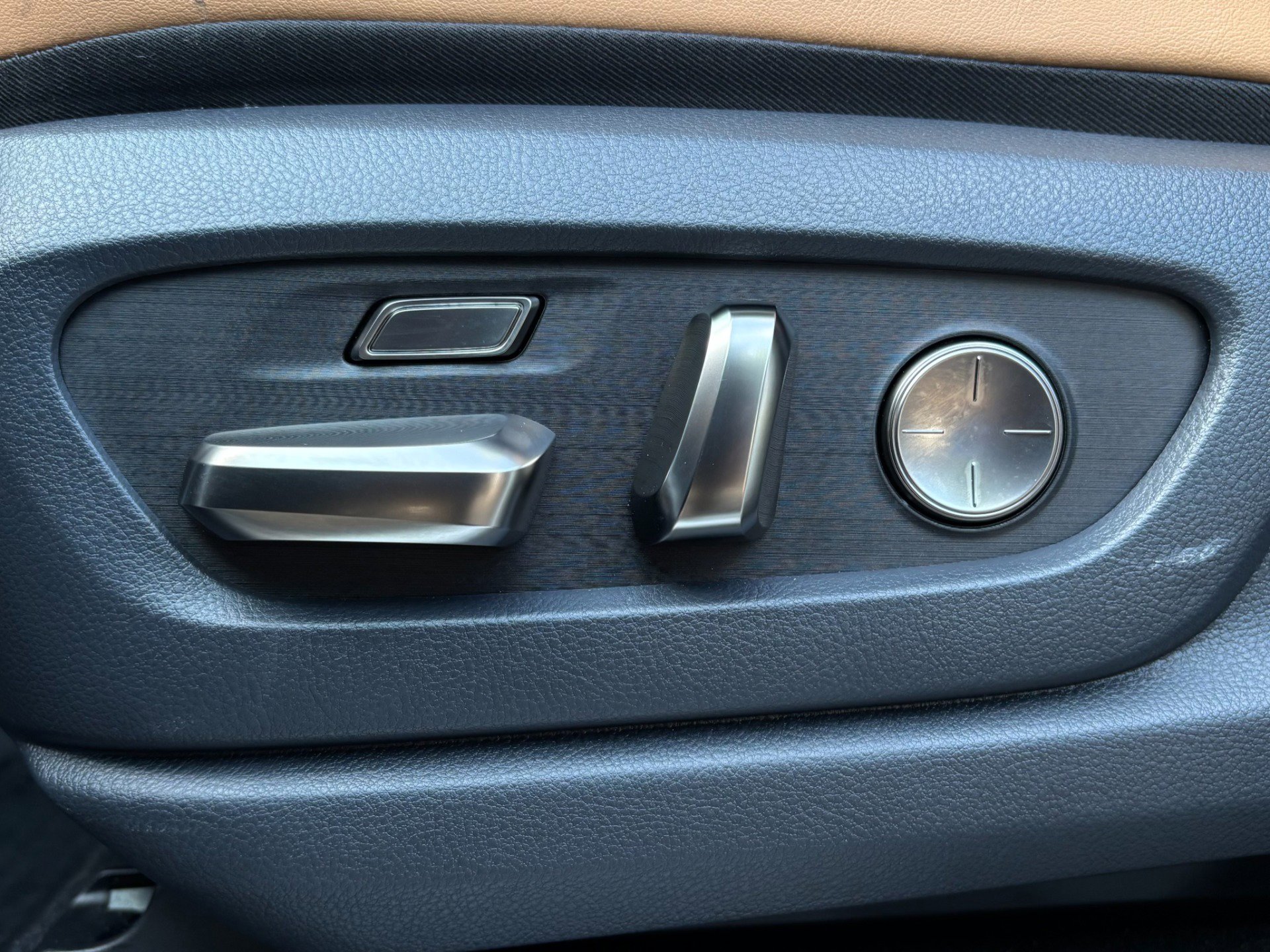Used 2025 Lexus LX 600 4WD w/ Accessory Package (2T) image 60