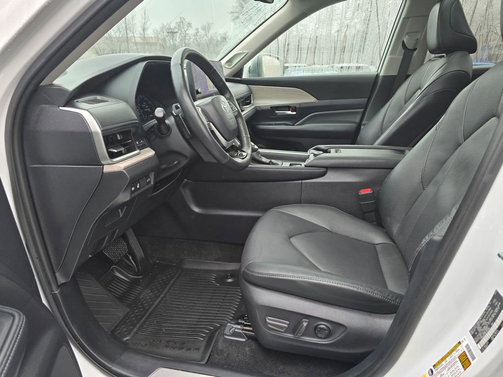 Certified 2024 Toyota Grand Highlander Platinum image 16