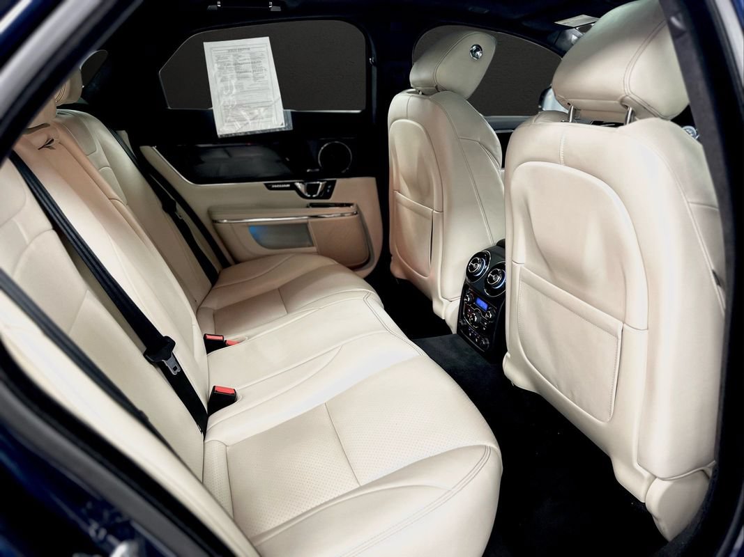 Used 2015 Jaguar XJ AWD/4WD image 23