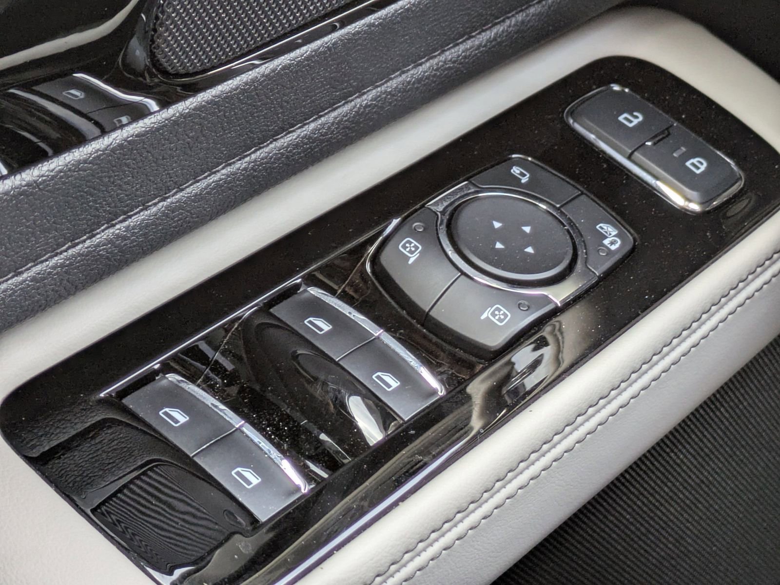 Certified 2025 Lincoln Aviator Reserve image 27