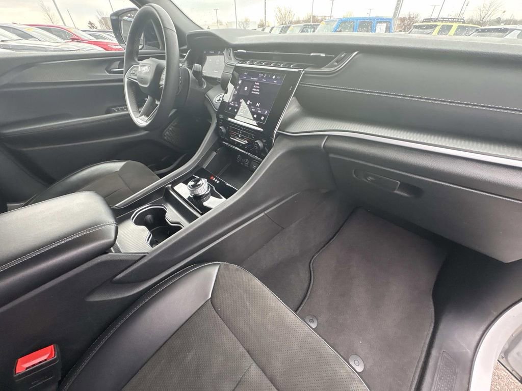 Used 2024 Jeep Grand Cherokee L Altitude image 14