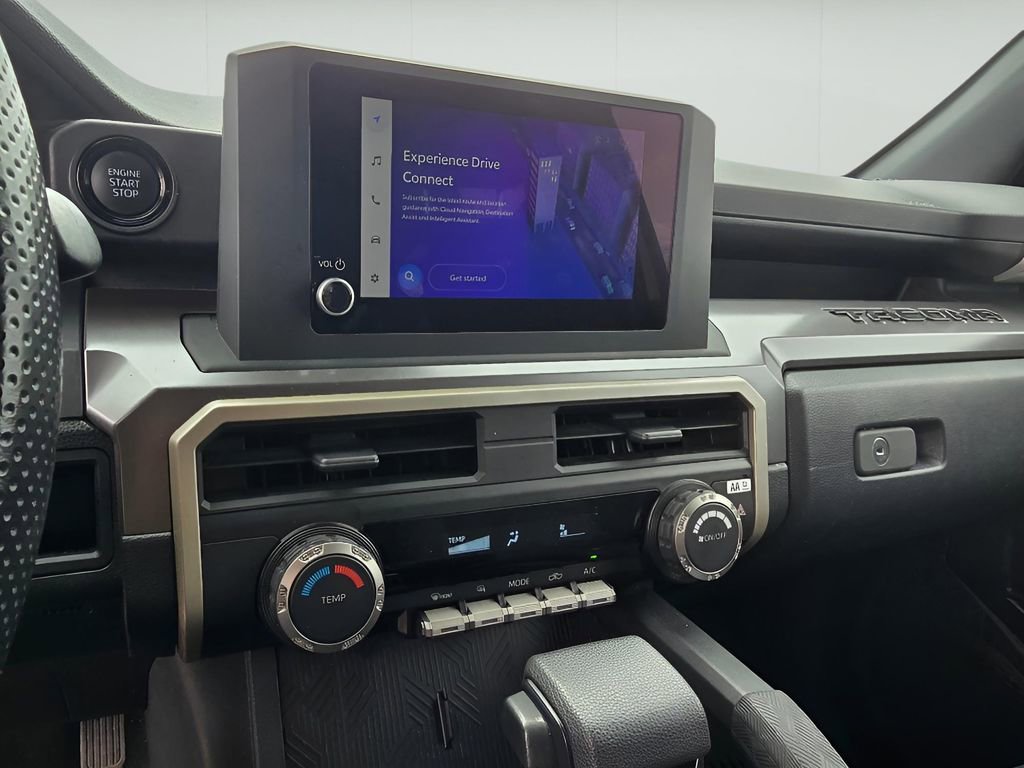 Used 2025 Toyota Tacoma SR5 AWD/4WD image 17