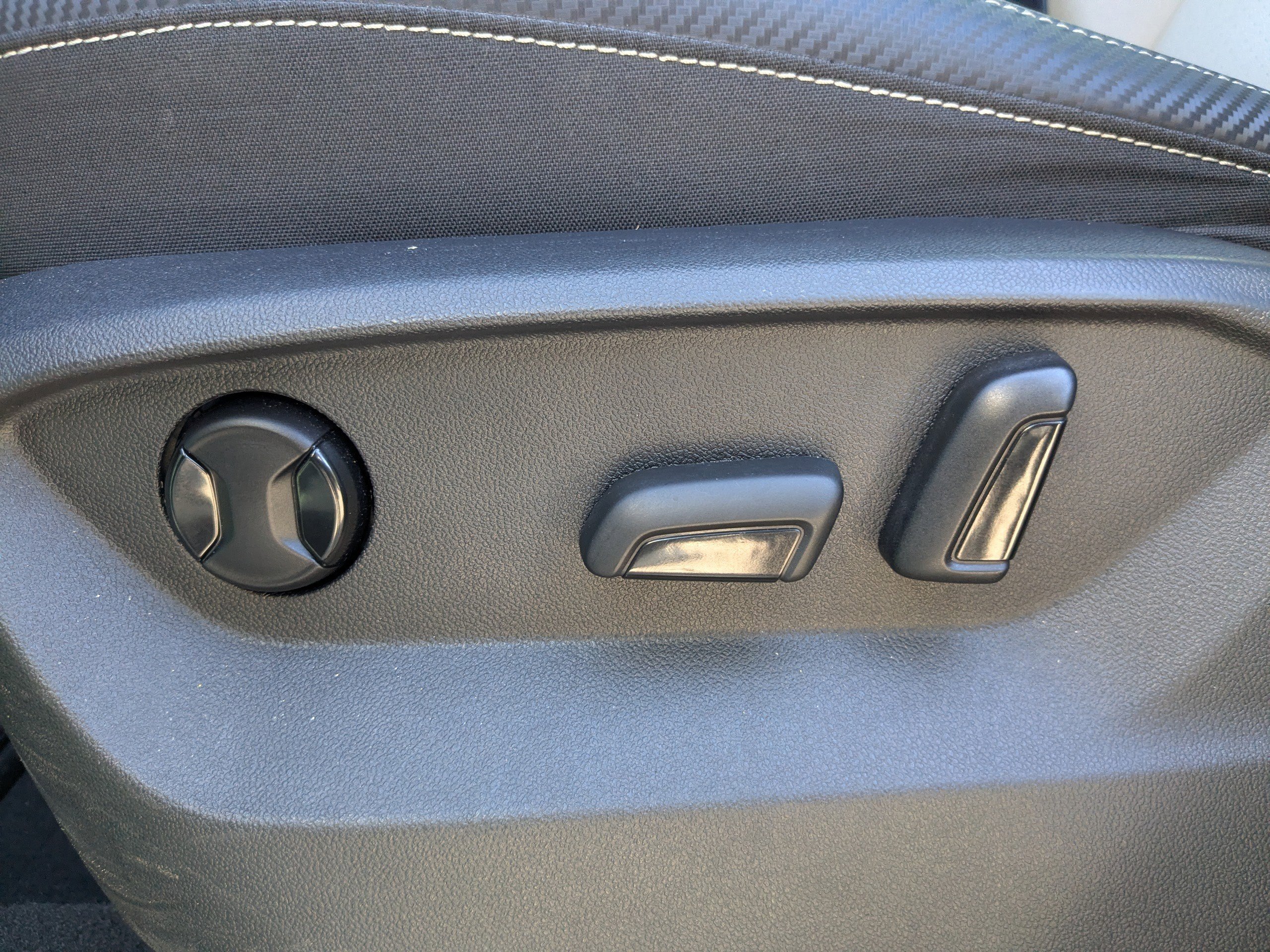 Used 2021 Volkswagen Atlas Cross Sport SE image 21