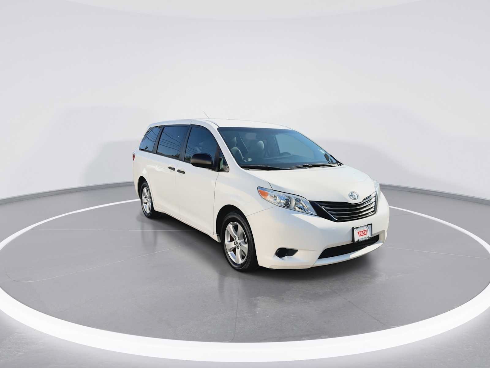 Used 2015 Toyota Sienna L FWD image 2
