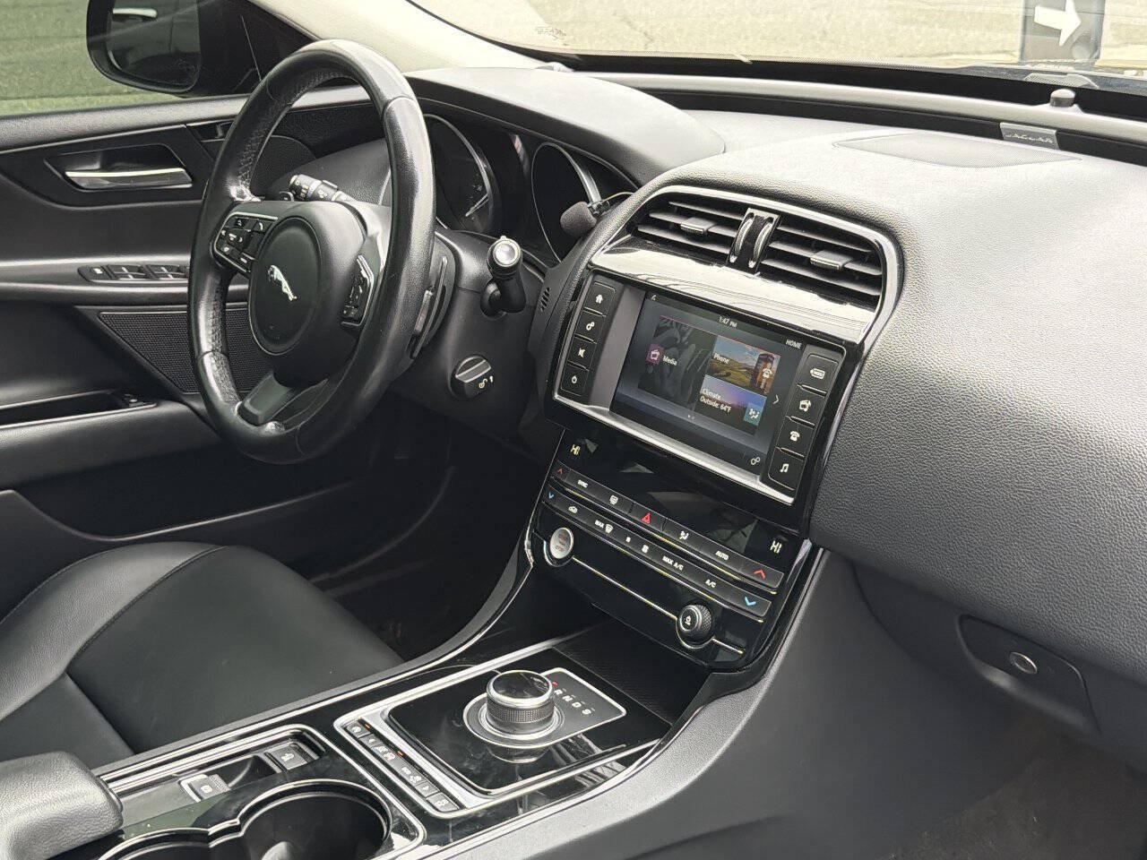 Used 2017 Jaguar XE RWD image 18