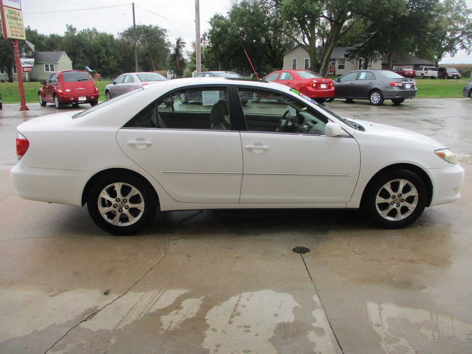 Used 2005 Toyota Camry XLE w/ VSC & Side Airbag Pkg FWD image 17