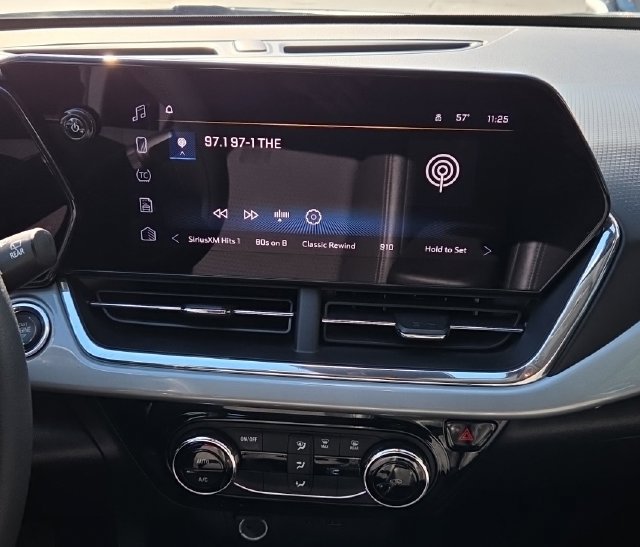 Used 2025 Chevrolet Trax LT FWD image 19