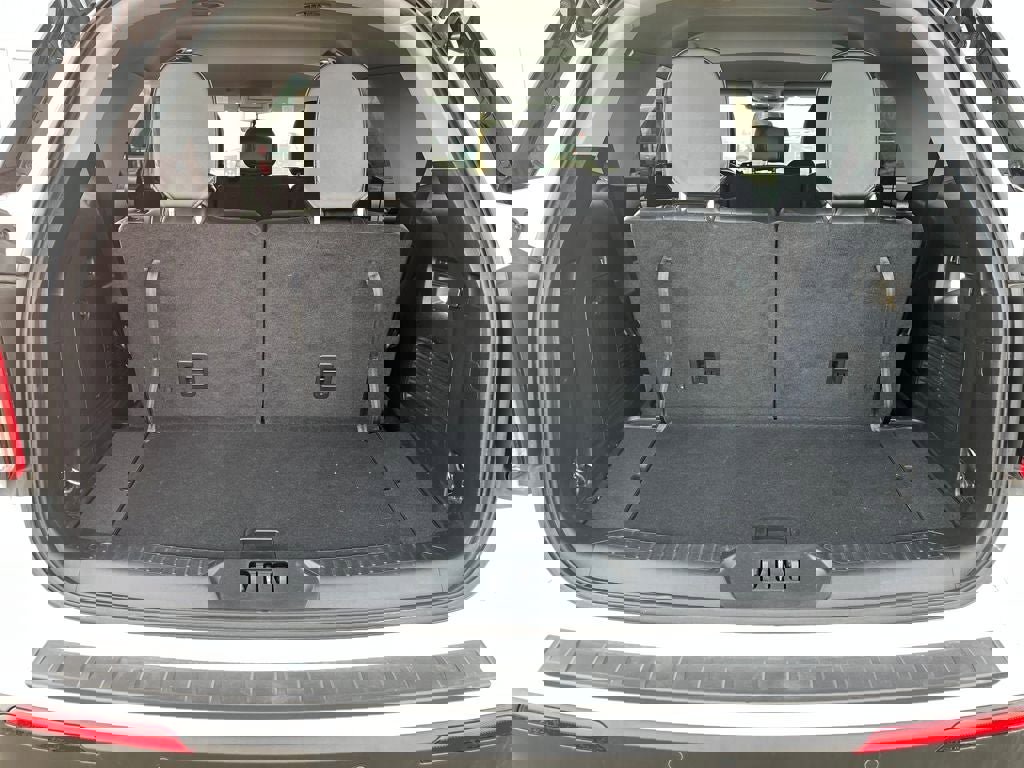 Used 2023 Ford Explorer XLT w/ Equipment Group 202A image 8