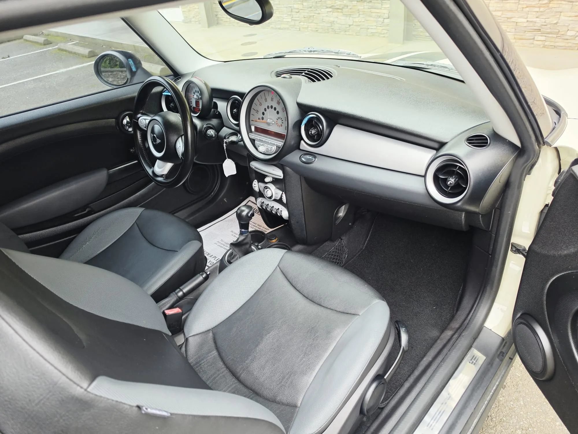 Used 2010 MINI Cooper Hardtop FWD image 11