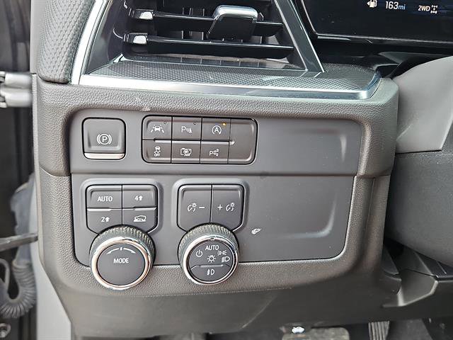 Used 2025 Chevrolet Suburban RST AWD/4WD image 19