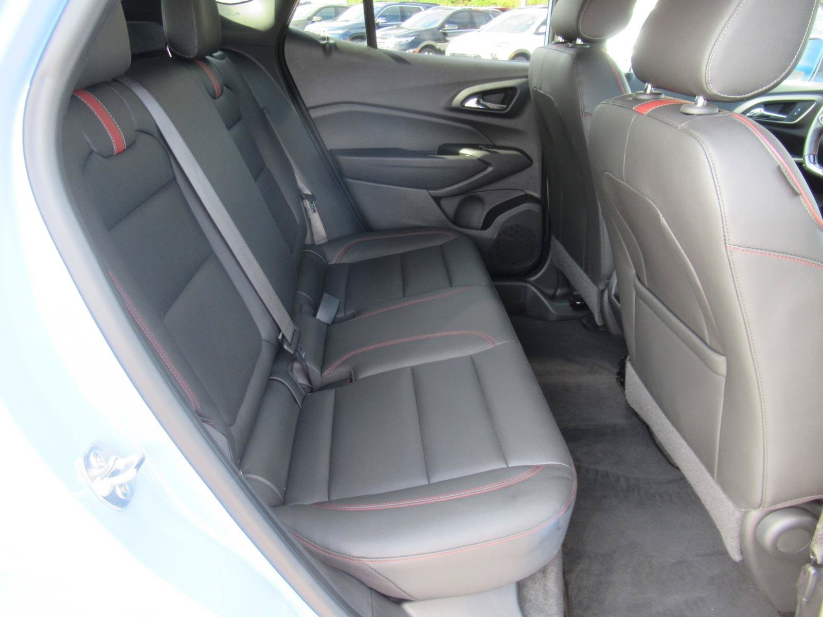 Used 2024 Chevrolet Trax RS w/ Sunroof Package FWD image 36