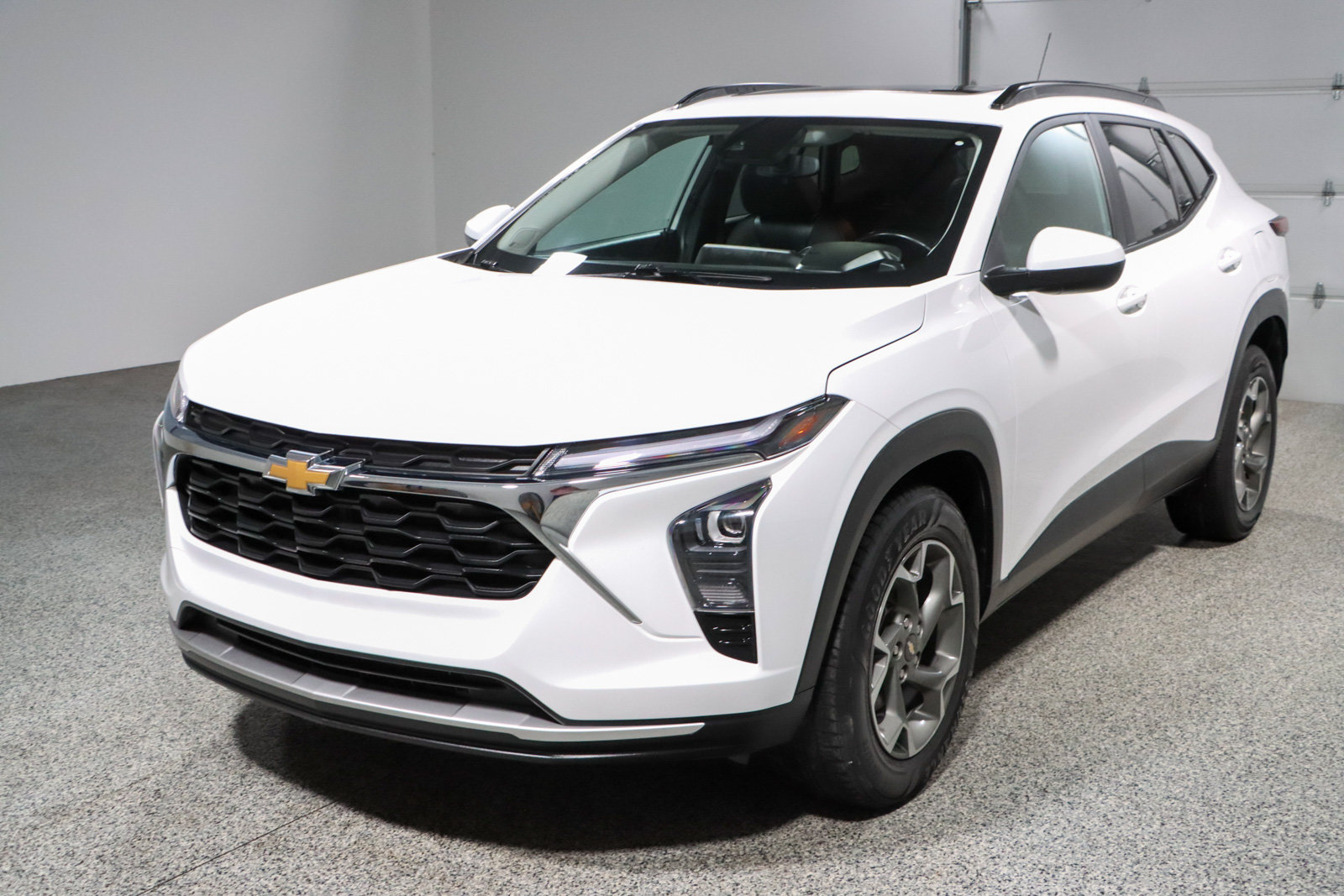 Used 2024 Chevrolet Trax LT w/ Sunroof Package FWD image 30