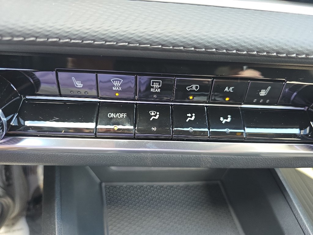 New 2026 Chevrolet Equinox LT w/ Safety and Technology Package FWD image 26