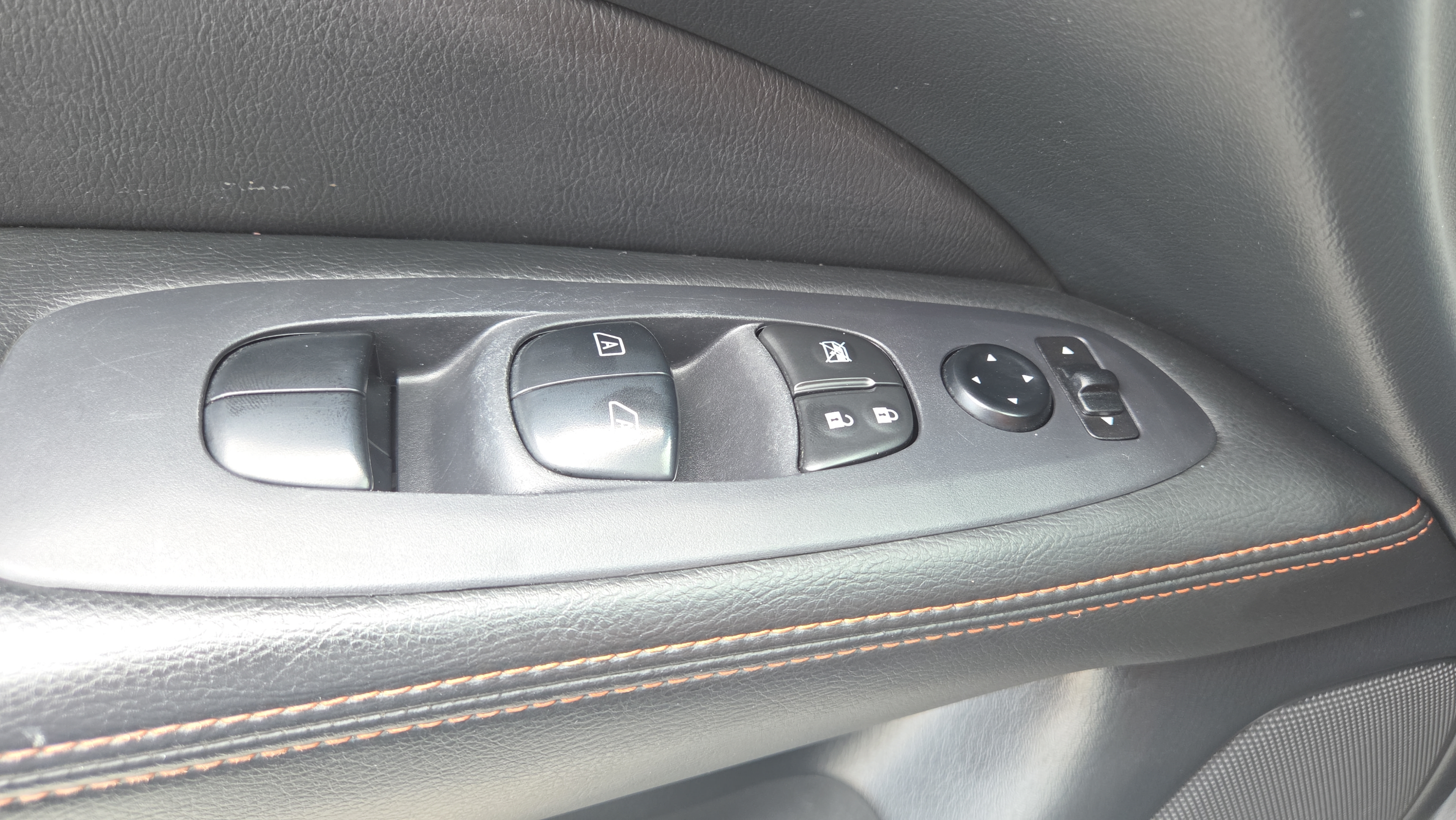 Used 2020 Nissan Pathfinder SL AWD/4WD image 37