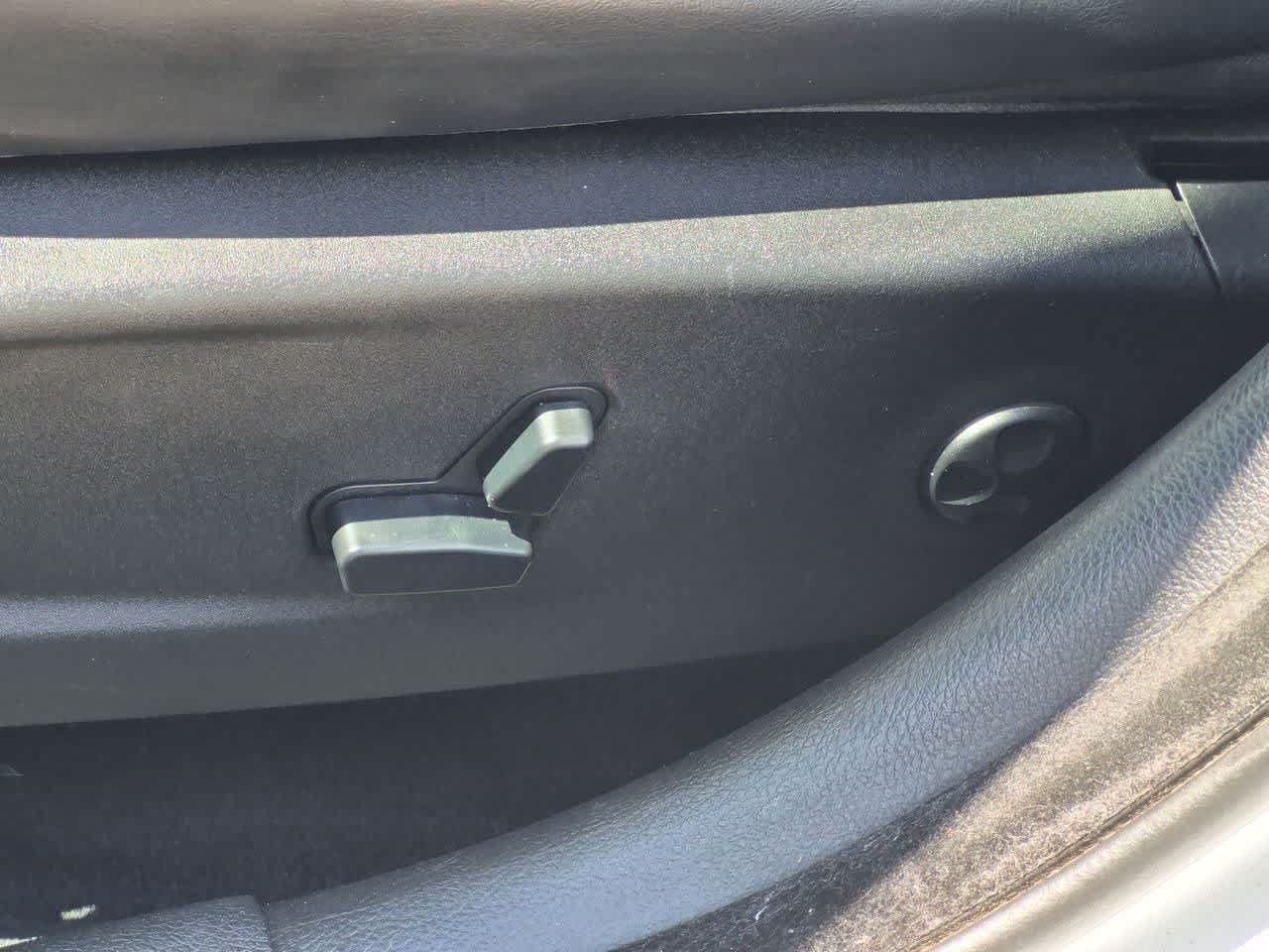 Used 2014 Chrysler 300 RWD image 17