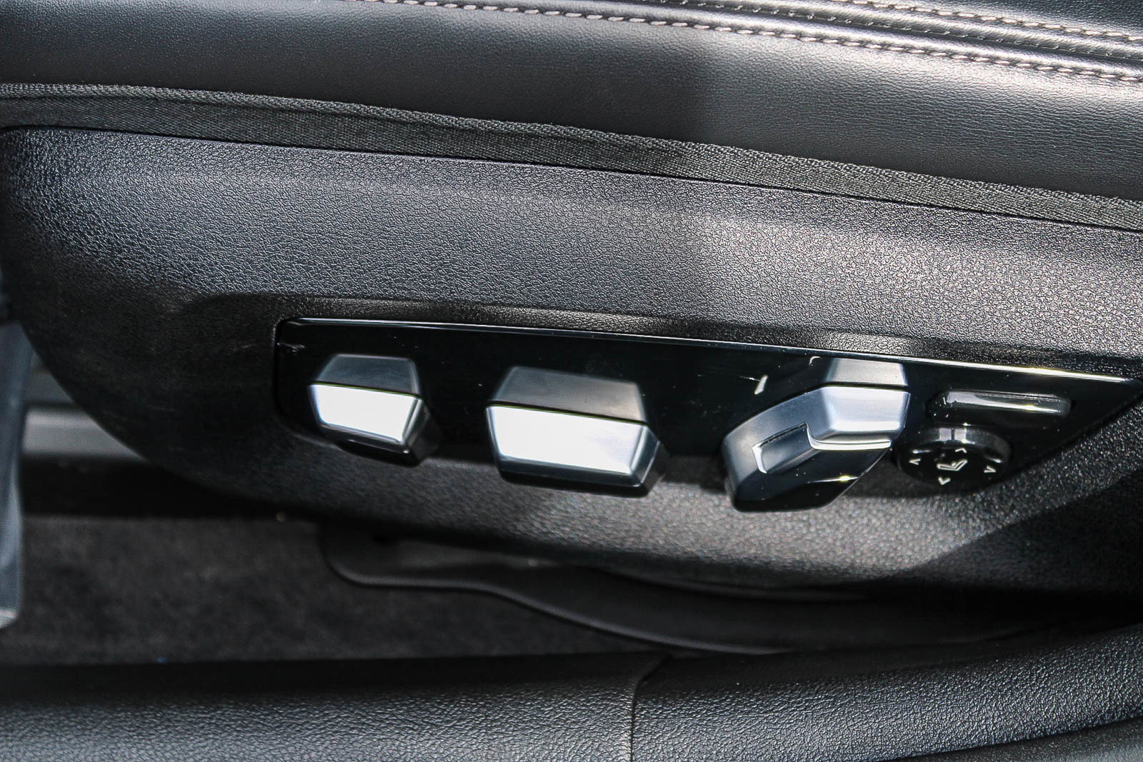 Used 2022 BMW M550i xDrive image 21