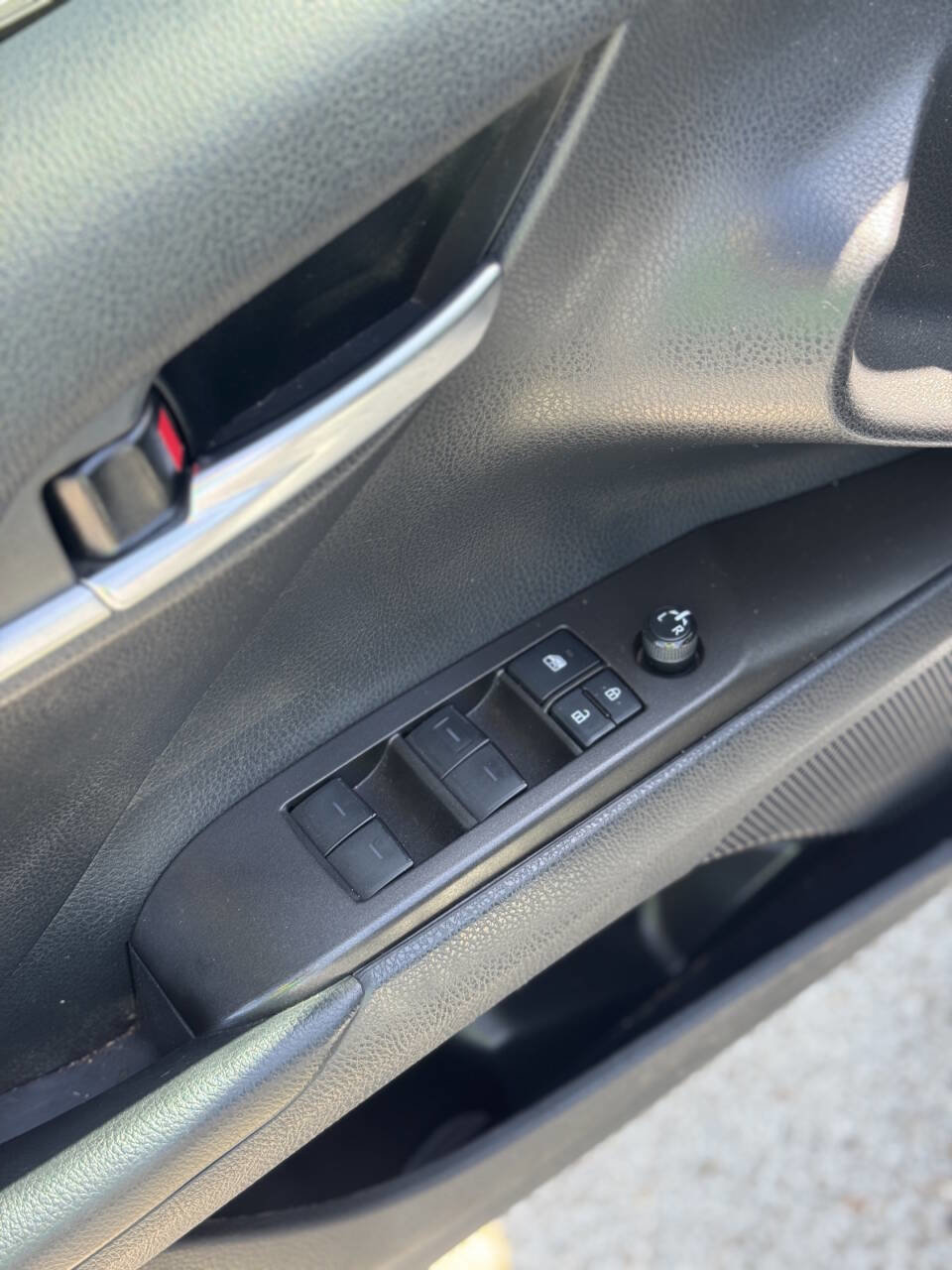 Used 2021 Toyota Camry SE image 16