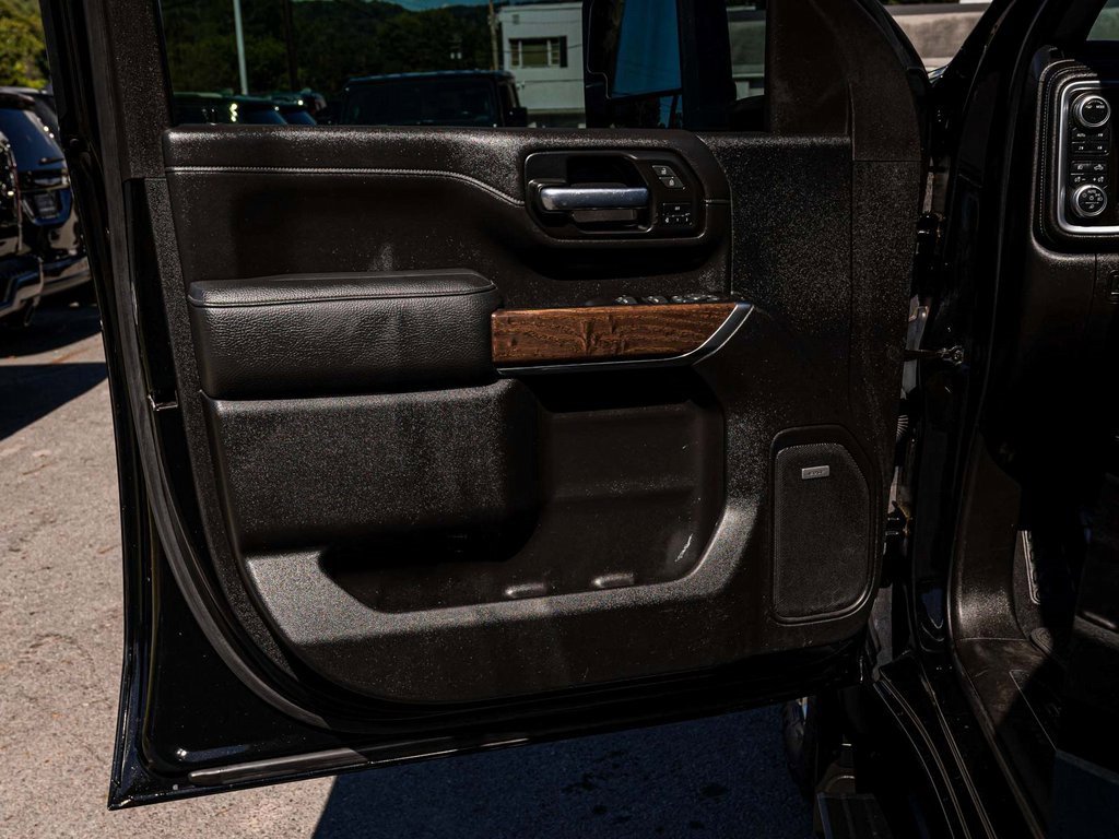 Used 2021 GMC Sierra 3500 Denali w/ Denali Ultimate Package image 11