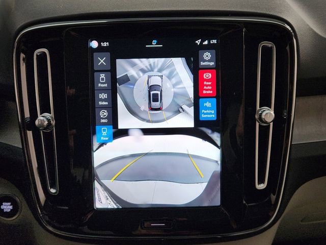New 2026 Volvo XC40 B4 Plus w/ Protection Package Premier FWD image 17