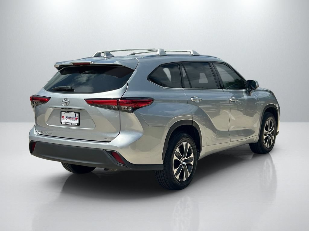 Used 2021 Toyota Highlander XLE FWD image 5