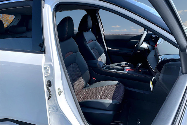 New 2026 Nissan Kicks SR FWD image 10