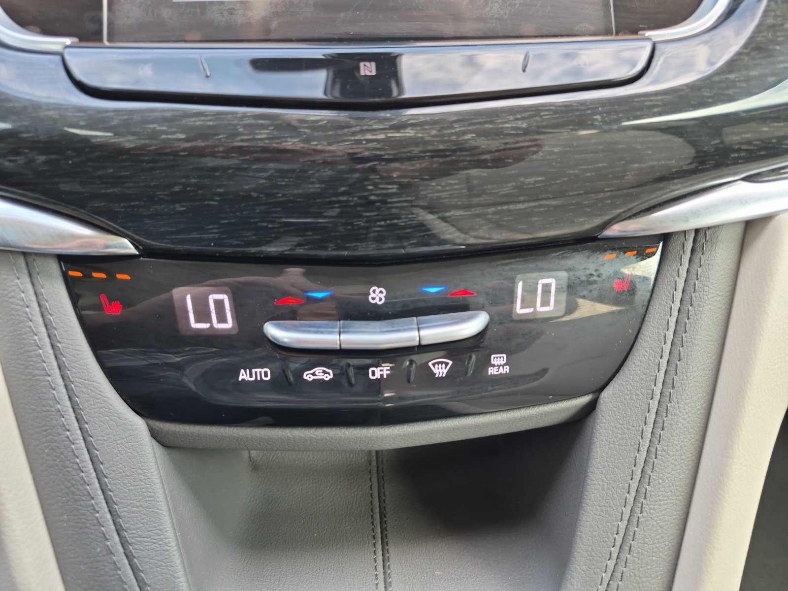 Used 2021 Cadillac XT6 Premium Luxury w/ LPO, Floor Liner Package FWD image 18