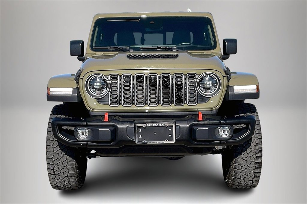 Used 2025 Jeep Gladiator Mojave image 3
