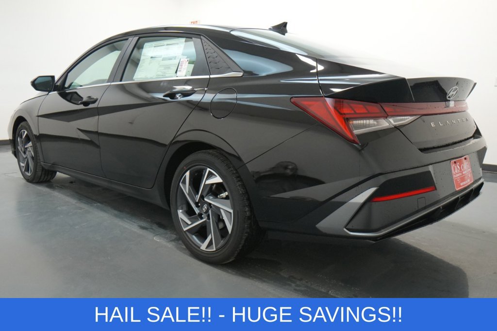 Certified 2025 Hyundai Elantra Limited FWD image 9