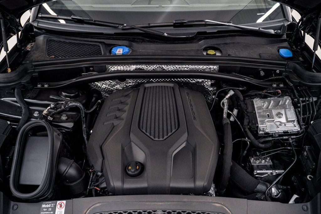 Certified 2025 Porsche Macan image 29