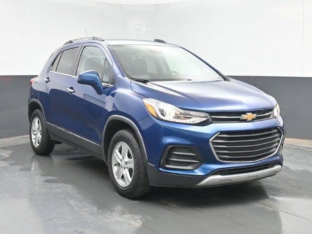 Used 2020 Chevrolet Trax LT w/ Sun & Sound Package AWD/4WD image 2
