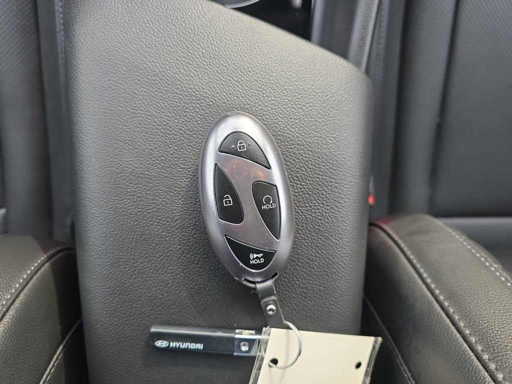 Certified 2025 Hyundai Elantra Limited image 12