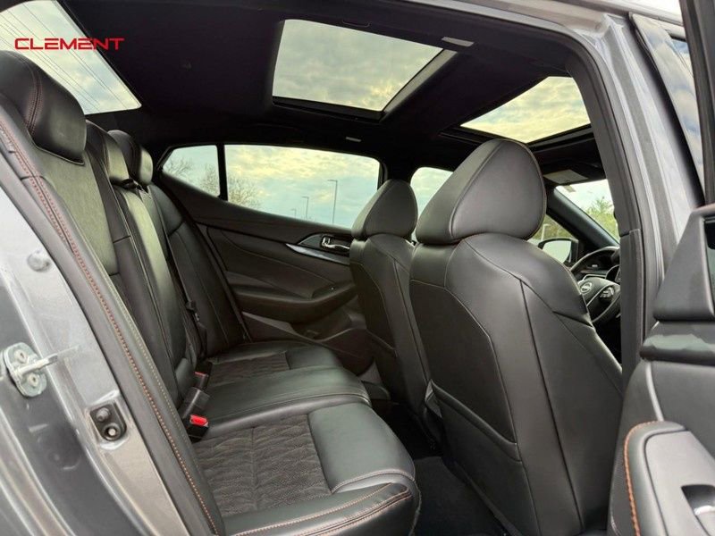 Used 2023 Nissan Maxima SR w/ Sport Mat Group image 13