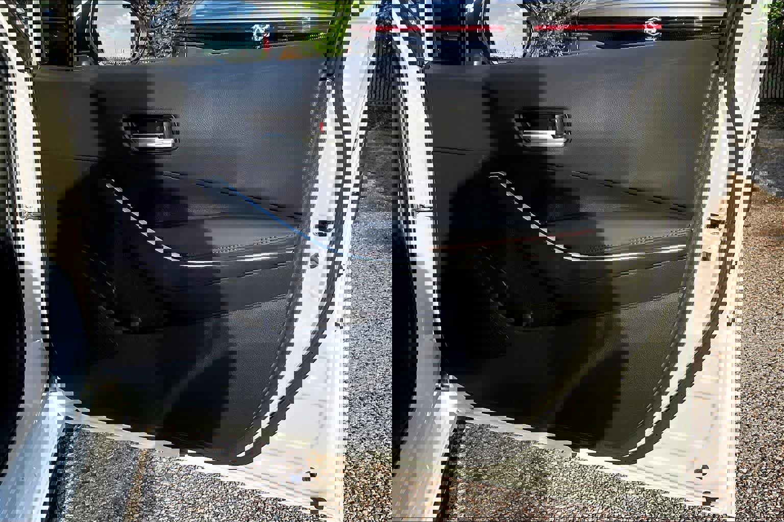 Used 2024 Toyota Corolla SE w/ SE Package image 23