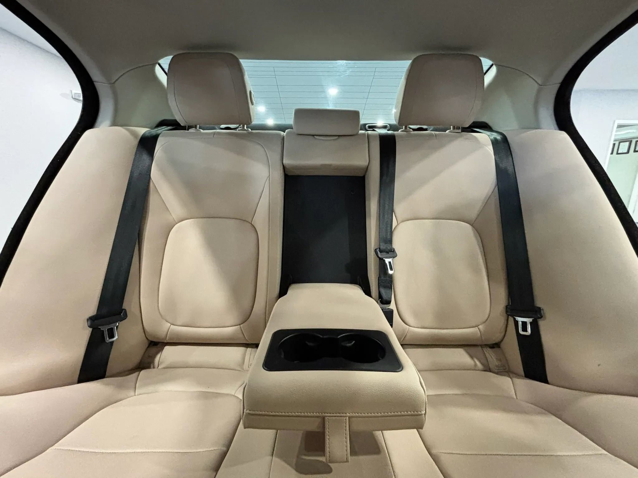 Used 2017 Jaguar XE Premium image 23