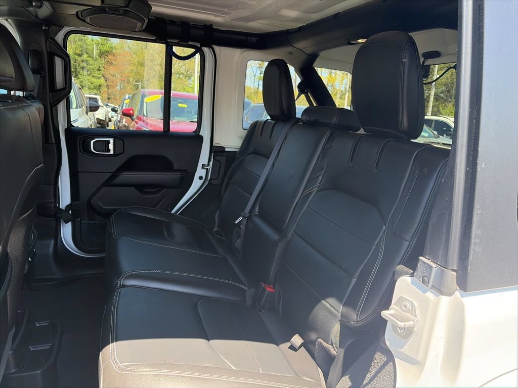 Used 2023 Jeep Wrangler Unlimited Sahara w/ Cold Weather Group AWD/4WD image 17