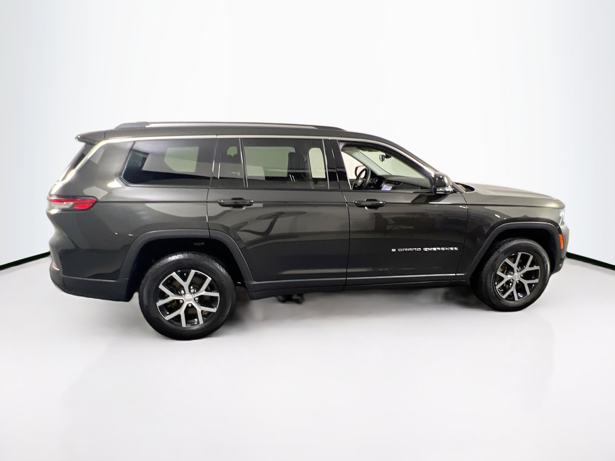 Used 2023 Jeep Grand Cherokee L Limited AWD/4WD image 4