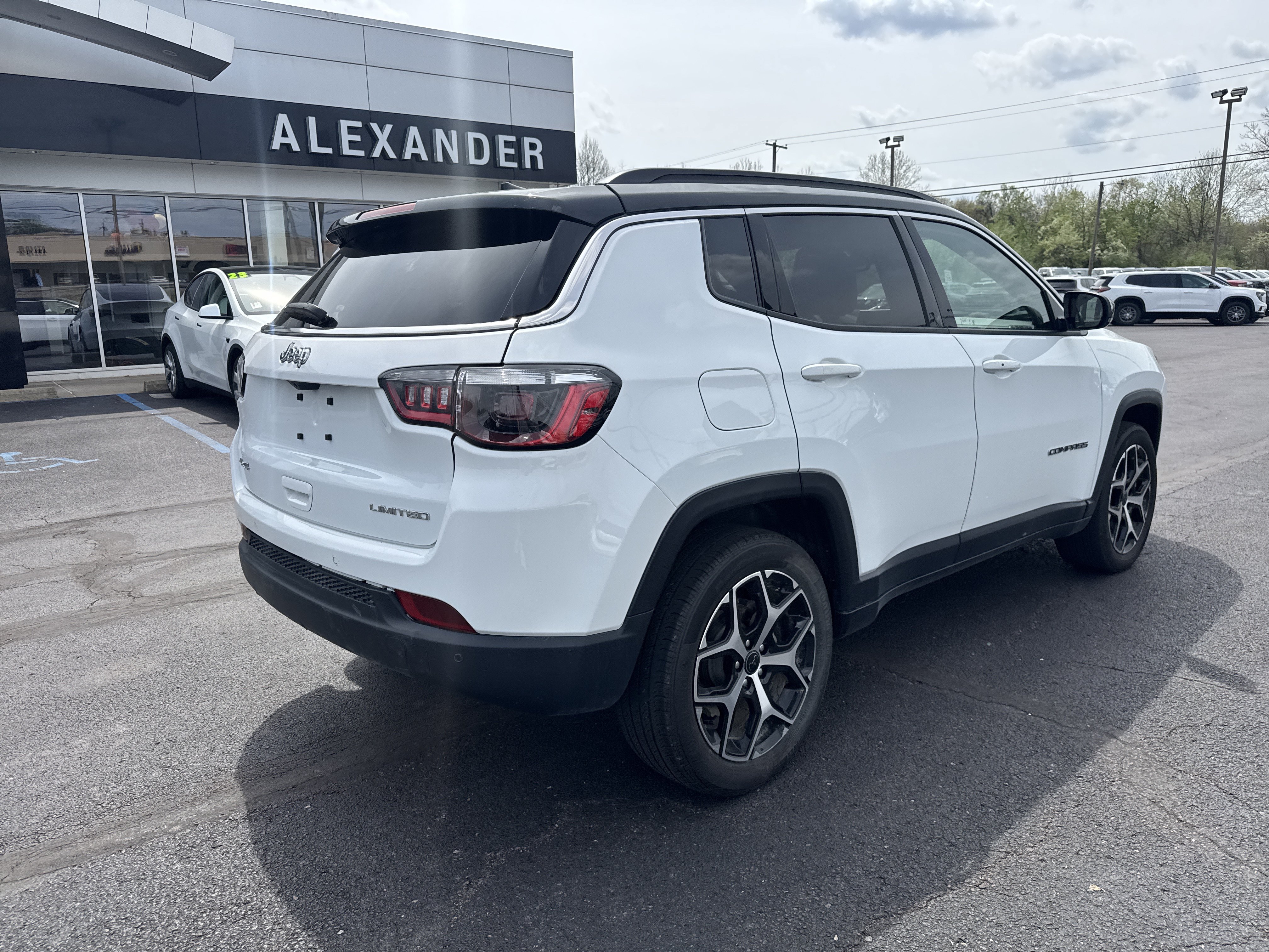 Used 2025 Jeep Compass Limited image 3