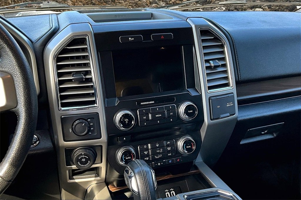 Used 2016 Ford F150 Lariat w/ Equipment Group 502A Luxury image 6