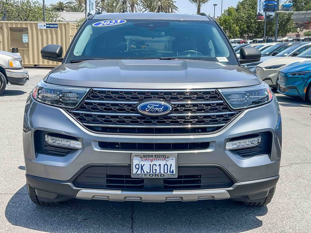 Used 2023 Ford Explorer XLT w/ Equipment Group 202A RWD image 2