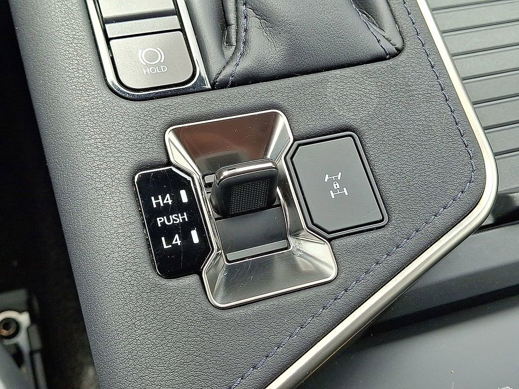 Used 2024 Lexus GX 550 w/ Accessory Package (Z1) AWD/4WD image 25