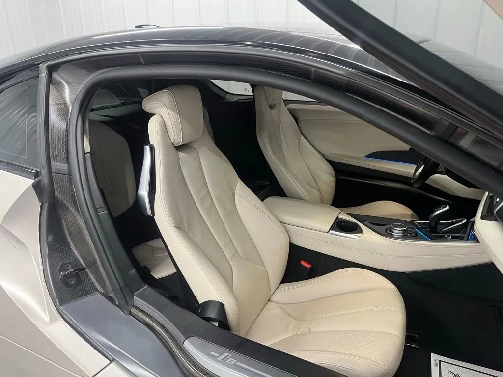 Used 2016 BMW i8 image 21
