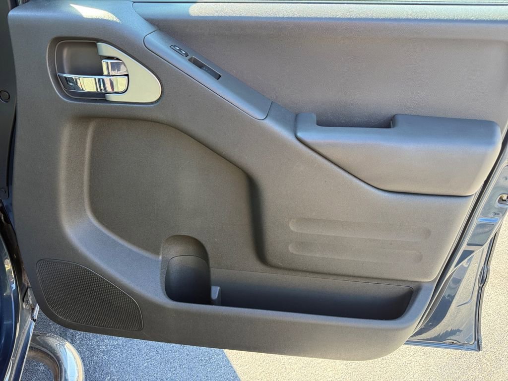 Used 2015 Nissan Frontier PRO-4X image 21