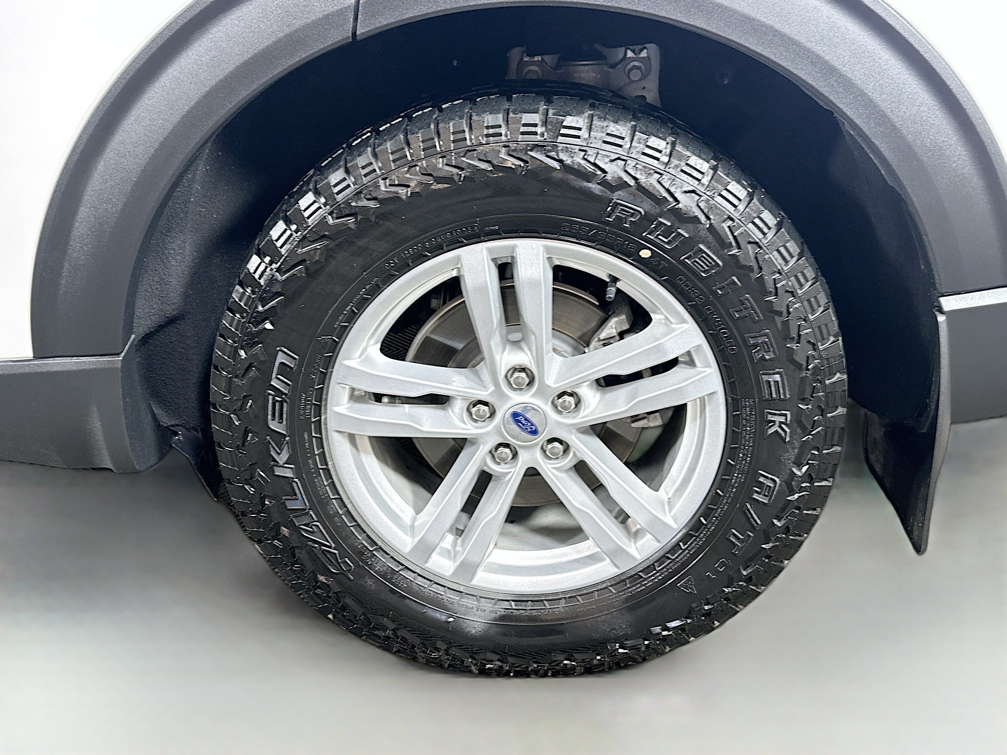 Used 2023 Ford Explorer XLT w/ Equipment Group 202A AWD/4WD image 29