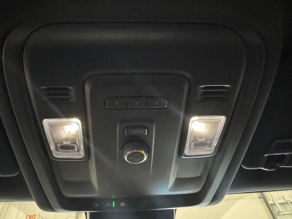 Used 2023 Chevrolet Suburban Z71 AWD/4WD image 34