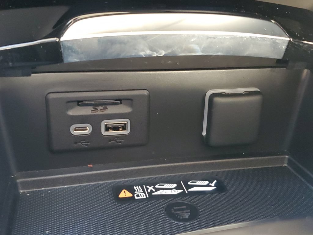 Used 2023 Buick Envision Avenir AWD/4WD image 31